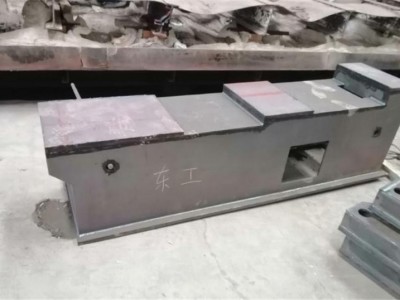 特大型打砂設(shè)備，對所有特大型金屬件表面打砂清除表面雜質(zhì)